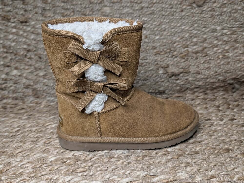 Koolaburra UGG Victoria Short Chestnut Suede Fur Winter Boots Girls Sz. 2 School